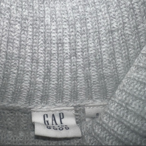 Women’s GAP Light Gray  Sweater. - Picture 7 of 7
